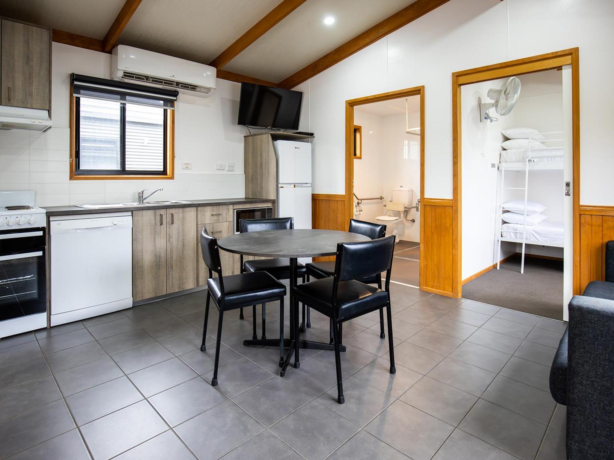 Nrma Ballarat Holiday Park 客房 照片